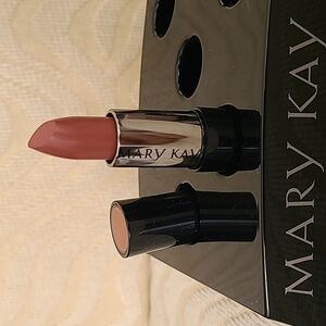 Mary Kay Shell Creme Lipstick. New in box 022839